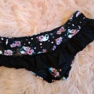 NWOT HOT TOPIC SKULL & ROSES BIKINI BUTTOMS LARGE